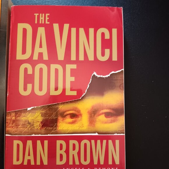 TWO PAPERBACK NOVELS: THE DARK HALF and THE DA VINCI CODE - Picture 2 of 7